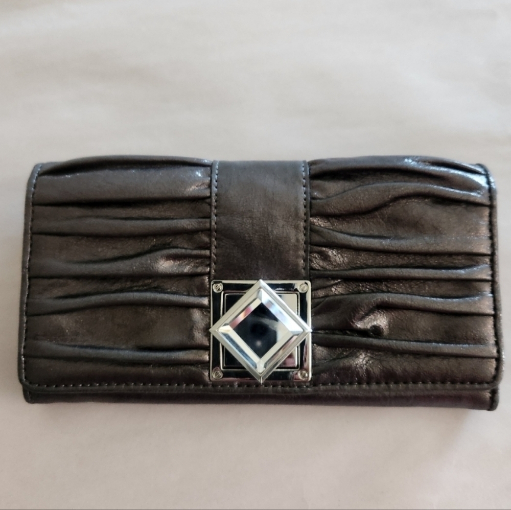 Michael Kors Metallic Ruched Leather Clutch Wallet w/ Jewel Clasp - Picture 2 of 15